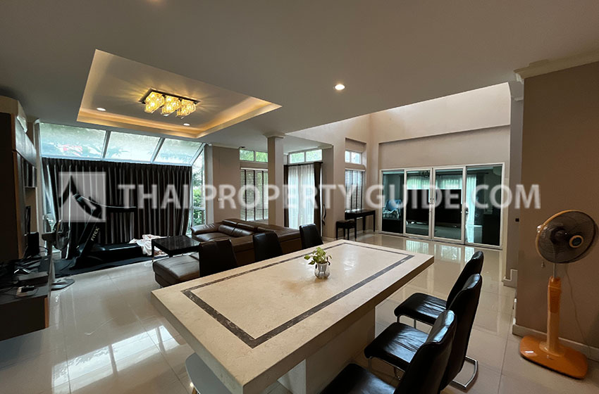 House with Shared Pool in Sukhumvit 